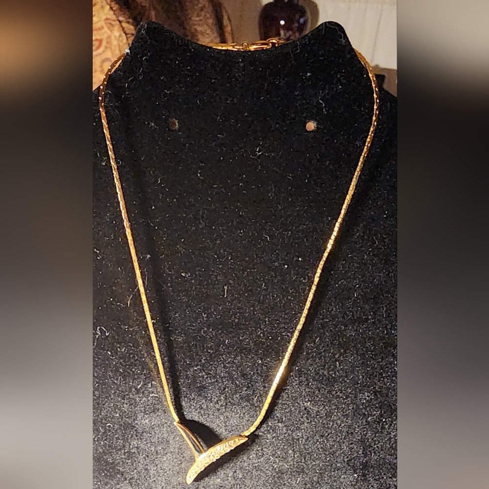 Trifari Gold-Tone V-Shaped Pendant Necklace with Black Enamel & Rhinestone Vtg - Picture 8 of 8